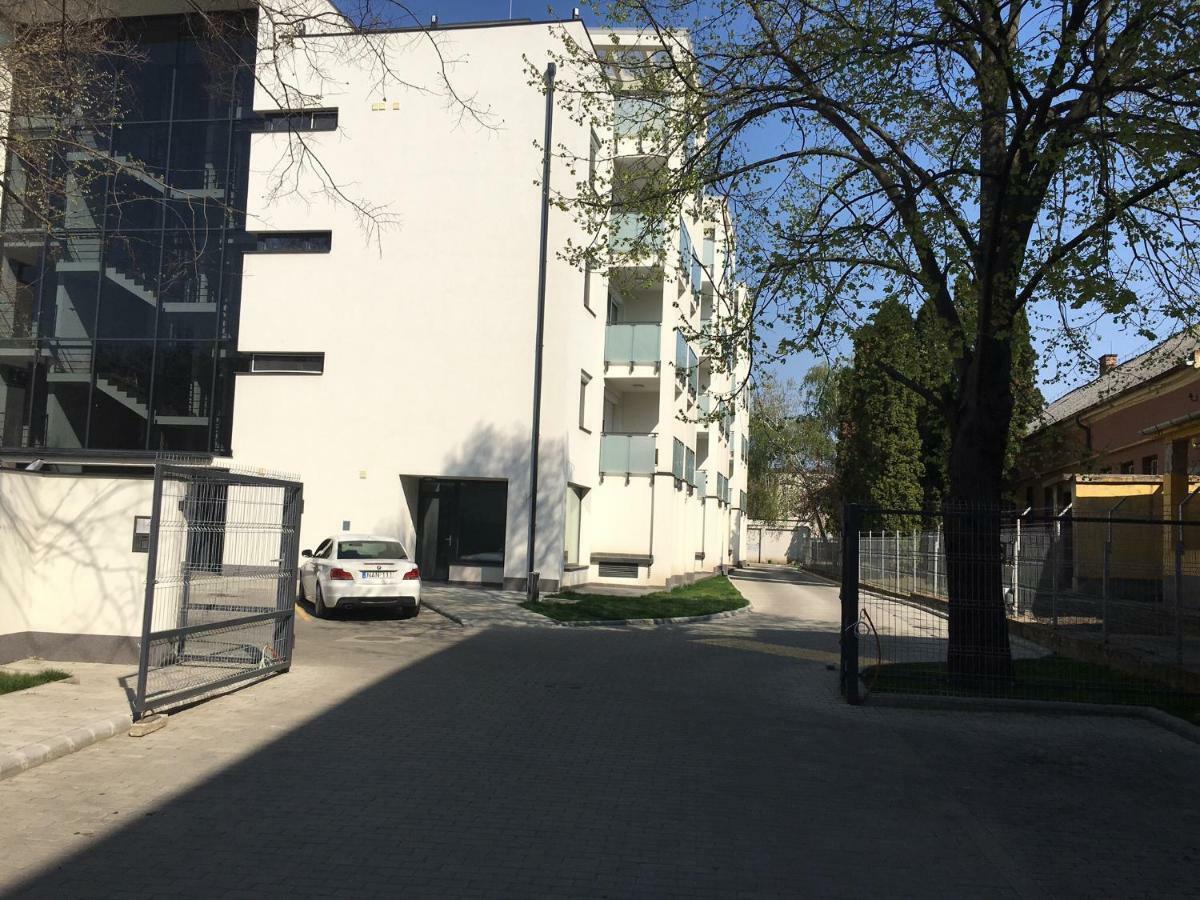 Appartement Belle Casa 34 à Debrecen Extérieur photo
